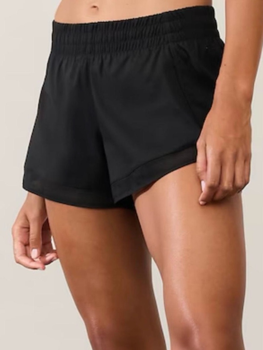 Athleta Mesh Racer Run Shorts black 4”